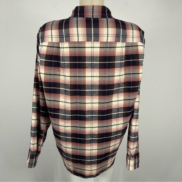 💕Tilley Plaid Button-Up Women's shirt L - Picture 5 of 11
